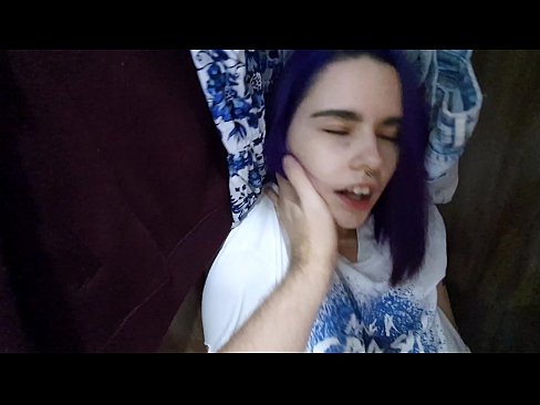 ❤️ Олоод миний эгч нь шүүгээний болон тусалсан түүний булэг ☑ Порно манайд ❤